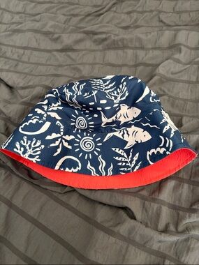 Amazon Kids Navy Blue and White Reversible Bucket Hat with Red Trim